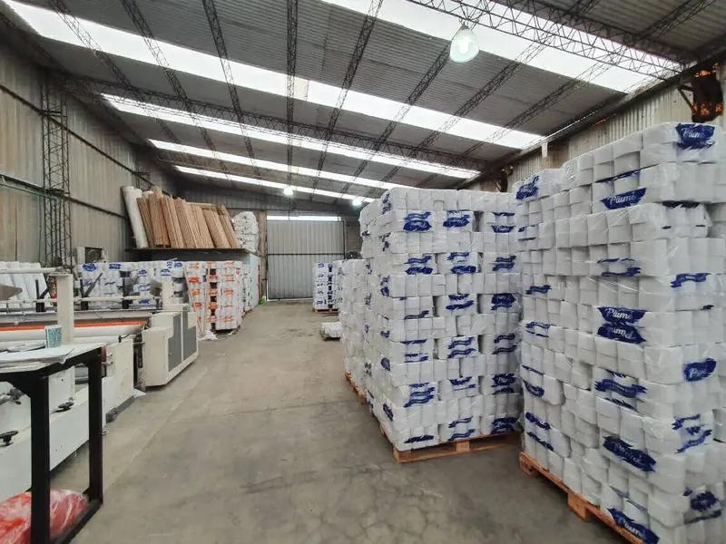 Depósito de Papelera Piumé con stock de productos terminados