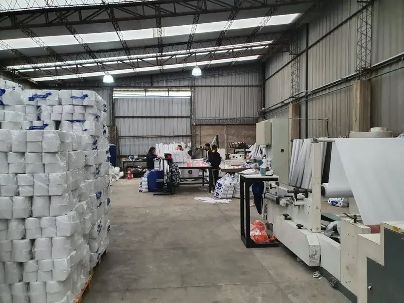 Línea de producción de papel en la planta de Papelera Piumé